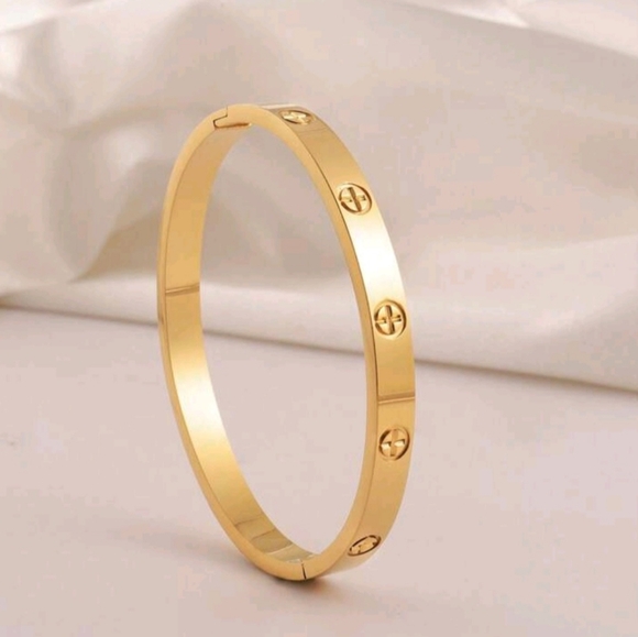 Jewelry - Gold cross love bangle